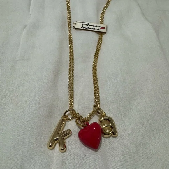 Roxanne assoulin - Picture 1 of 1